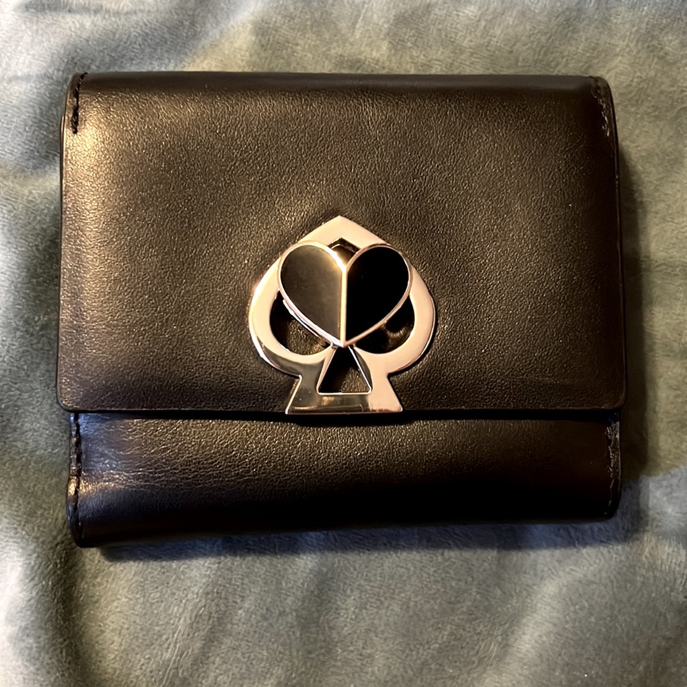 Kate Spade Nicola twistlock bifold flap wallet